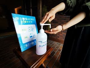 アクリル板を設置しております
